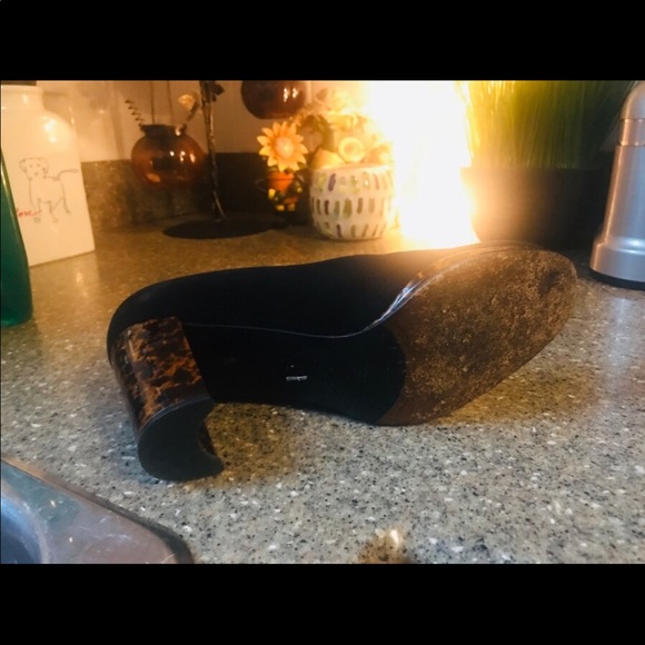 Stuart Weitzman Women’s Pumps - Picture 4 of 5